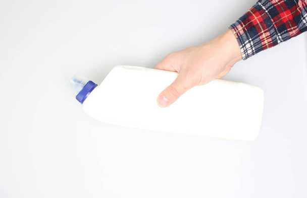 white detergent bottle in hand - Фото, зображення