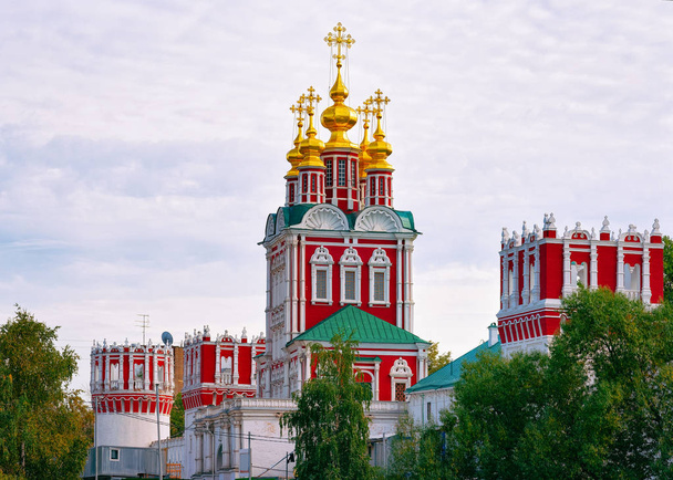 Eglise de transfiguration au couvent Novodevichy de Moscou en Russie
 - Photo, image