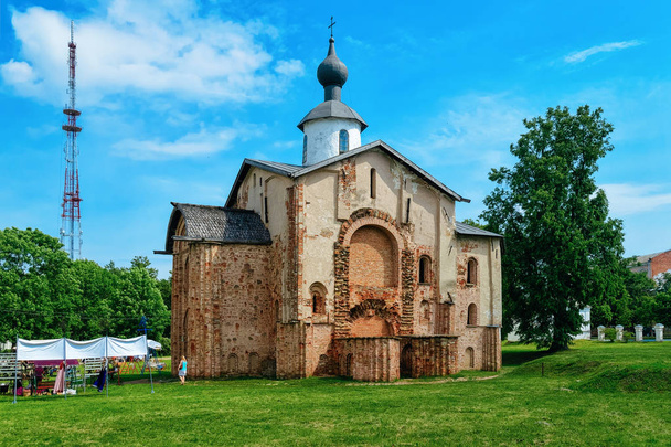 ロシアのヴェリキー・ノヴゴロドの聖パラスケヴィ旧教会 - 写真・画像