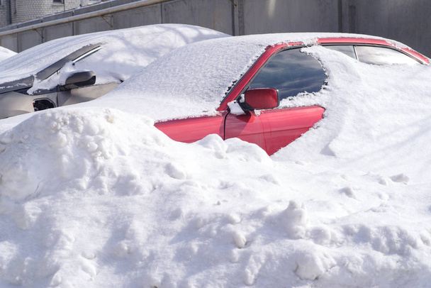 Az autó a hóban - Fotó, kép