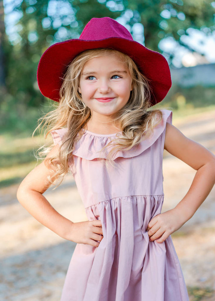 portrait of little girl outdoors in summer - Foto, imagen