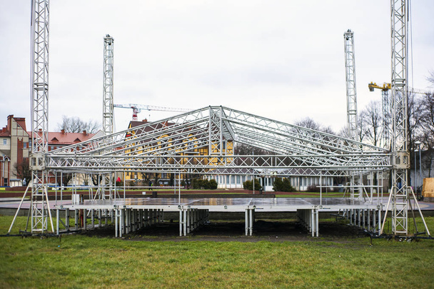 palco desmontado para um concerto
 - Foto, Imagem