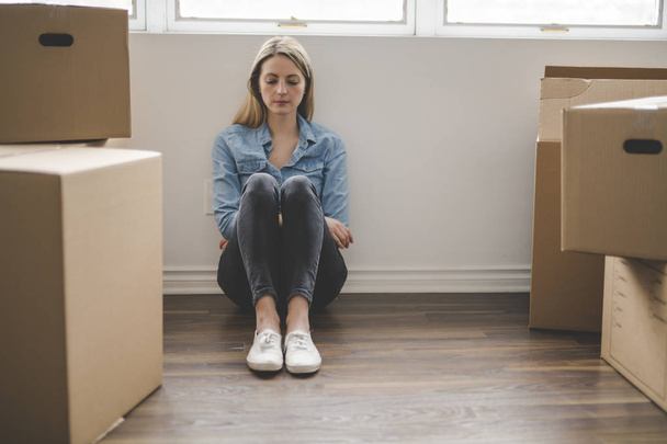 A depress woman with box at home - Foto, Imagen