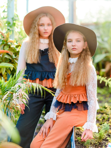 portrait of two girls of girlfriends on a summer nature - Fotografie, Obrázek