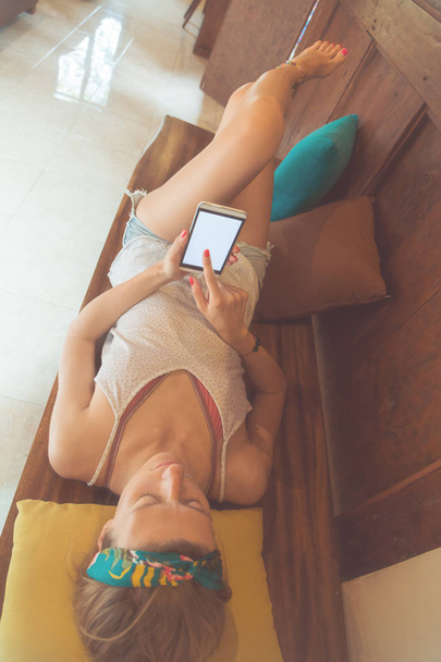 Woman using smart phone in the house. - Foto, imagen