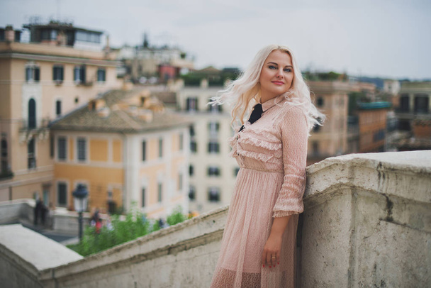Amazing blond woman in Rome, Italy. Selective focus - Foto, afbeelding