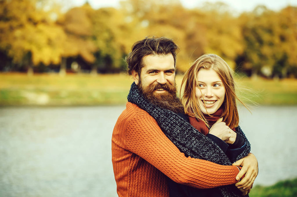 Young couple in autumn park - Zdjęcie, obraz
