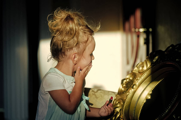 Kid model make up at mirror in room - Fotografie, Obrázek