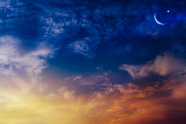  Egri csillagok-gyönyörű naplemente háttérrel. Nagyvonalú Ramadan. Fény ég. Vallás háttér. Egri csillagok-gyönyörű naplemente háttérrel. Fény ég. Vallás háttér. gyönyörű ég. Sárga és rózsaszín felhők. Naplemente és  - Fotó, kép