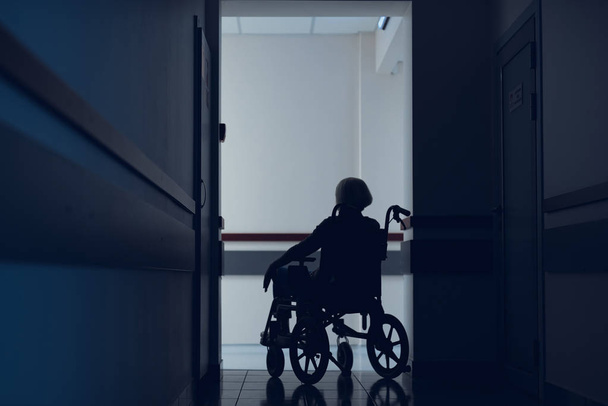 Disabled lady is visiting hospital for checkup - Valokuva, kuva