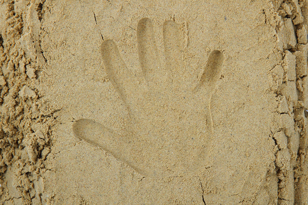Handabdruck im Sand - Foto, Bild