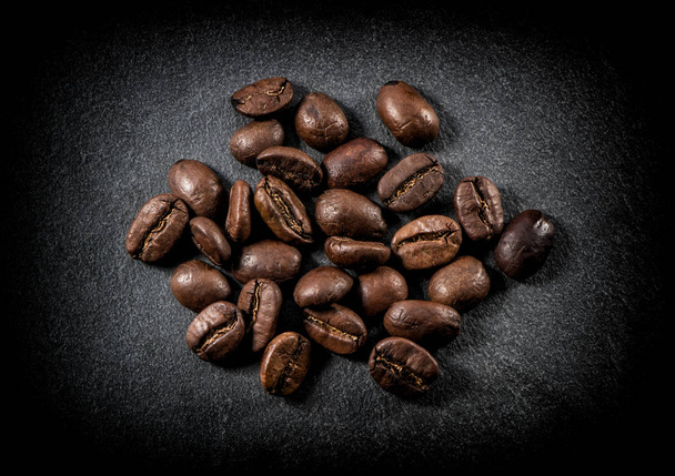 roasted coffee beans close-up on black background  - Foto, Imagen