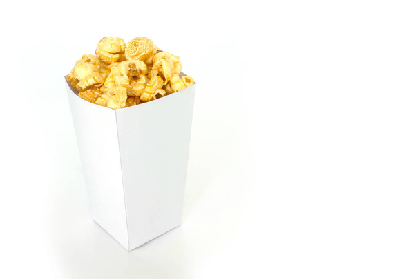 popcorn bílé políčko na bílém pozadí - Fotografie, Obrázek
