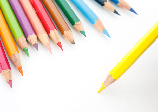 matite colorate disegno multicolore su sfondo bianco
 - Foto, immagini