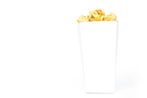 popcorn bílé políčko na bílém pozadí - Fotografie, Obrázek