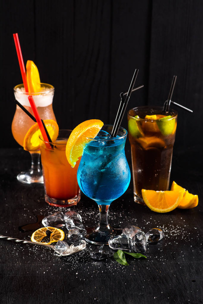 Some cocktails on black background - Foto, afbeelding