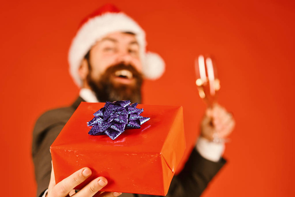 Businessman with happy face holds present box in close up - Foto, afbeelding