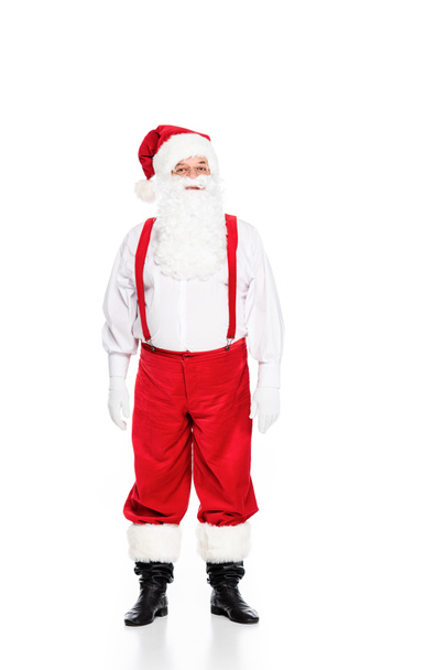 portrait pleine longueur de Père Noël claus dans les bretelles regardant la caméra isolée sur blanc
 - Photo, image