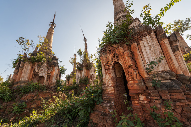 Pagodas de Shwe Indein - Foto, imagen