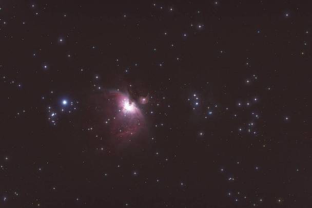 Orionnebel durch ein Teleskop fotografiert. meine astronomische Arbeit. - Foto, Bild