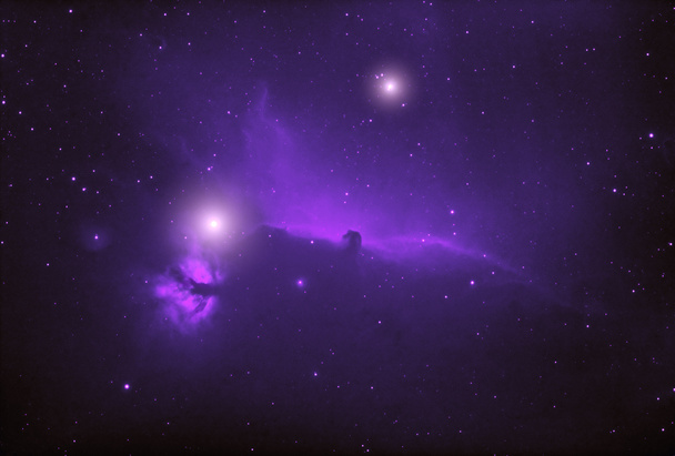 Mgławica Koński Łeb - najbardziej rozpoznawalny obiekt miejsca na nocnym niebie. Fotografowane przez teleskop, moja praca astronomii. - Zdjęcie, obraz