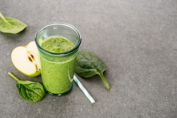 Half apple and healthy organic smoothie in glass  - Foto, Bild