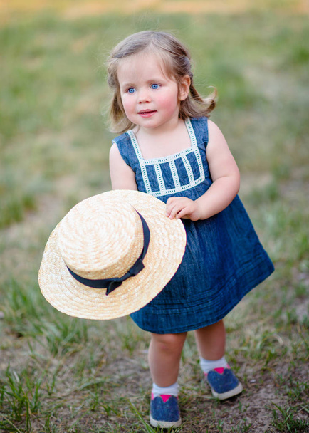 portrait of little girl outdoors in summer - Фото, изображение