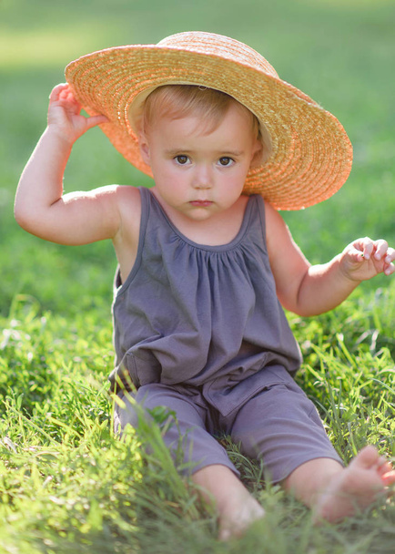 portrait of little girl outdoors in summer - Fotoğraf, Görsel