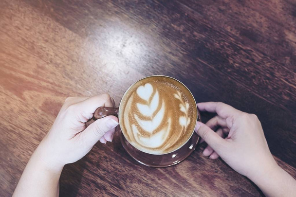 intage coffee with Latte art decoration - Fotoğraf, Görsel