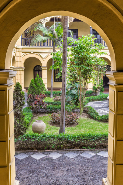 View of the monastery courtyard through the arch of the lower gallery. - Фото, зображення