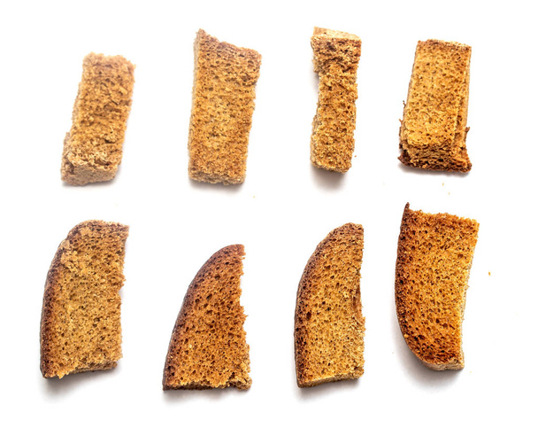 шматочки смаженого хліба на білому тлі
 - Фото, зображення