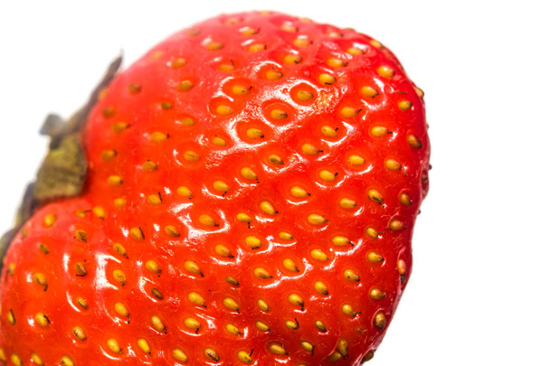 Czerwona truskawka na białym tle - Zdjęcie, obraz