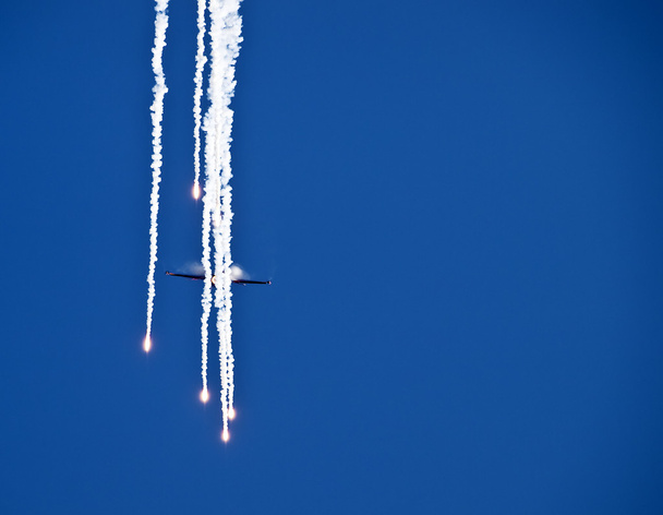 Боротьба Falcon Rnlaf F-16 і спалахів - Фото, зображення