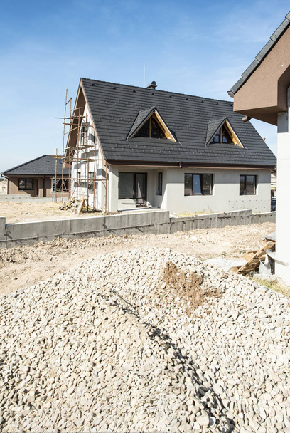 New build houses. Stones heap - Foto, Bild