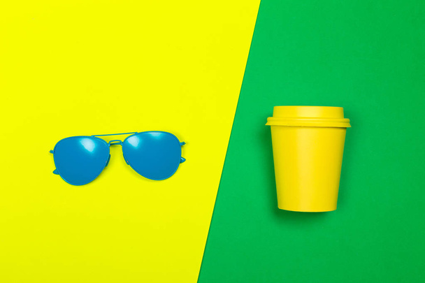 Fashionable sunglasses on minimal colorful background - Fotoğraf, Görsel