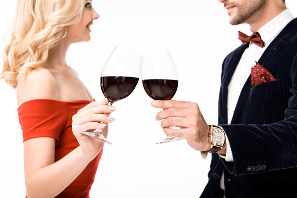 Cropped view of couple clinking glasses of wine isolated on white - Foto, Imagem