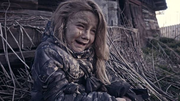 portrait of dirty little homeless girl crying - Φωτογραφία, εικόνα