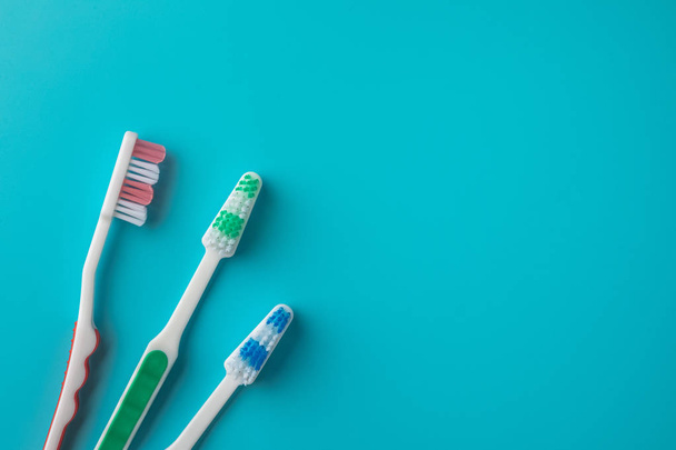 Toothbrushes on blue background - Φωτογραφία, εικόνα