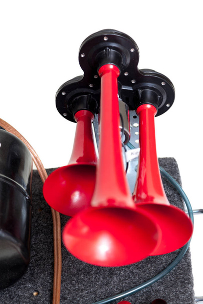 Modern horn. Pneumatic horn with three red tubes stands on a close-up stan - Foto, Imagem