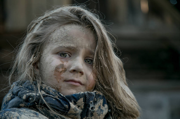 portrait of dirty little homeless girl crying - Zdjęcie, obraz
