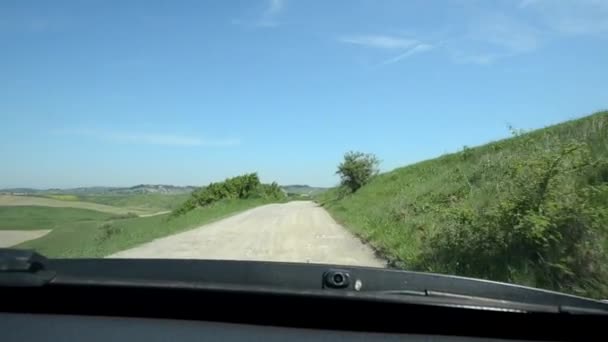 Pov de voiture va lentement dans un paysage toscan
 - Séquence, vidéo