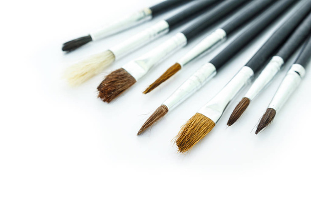 Paint brush set gereedschap kunst op witte achtergrond - Foto, afbeelding