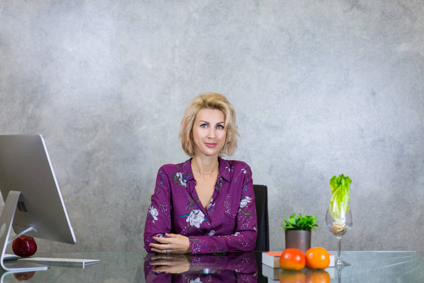 portrait d'entreprise d'une femme caucasienne nutritionniste
 - Photo, image
