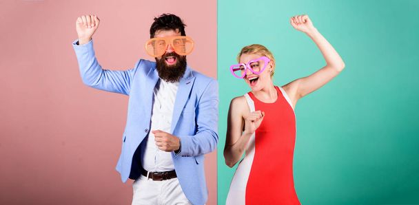 Summer vacation and fashion. Frienship of happy man and woman. Hipster. Couple in love. Relations. Office party. Best friends. Happy couple in party glasses. Meeting with old friends. - Foto, imagen