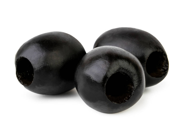 Три замаринованных оливки на белом, изолированном. Чёрные оливки
 - Фото, изображение