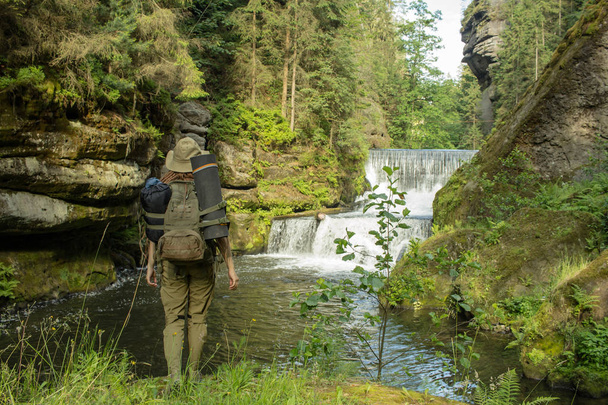 Young woman hiker posing near the river in bohemian switzerland national park, female traveler in mountains of czech republic - Φωτογραφία, εικόνα