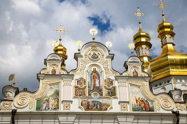 Πρόσοψη του καθεδρικού ναού της Κοιμήσεως της Θεοτόκου στο Κίεβο της Ουκρανίας - Φωτογραφία, εικόνα