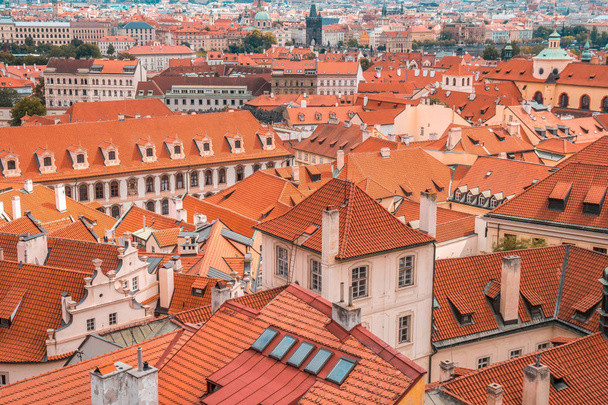 View over historic center of Prague, red roofs of Prague, Czech Republic. - Foto, afbeelding