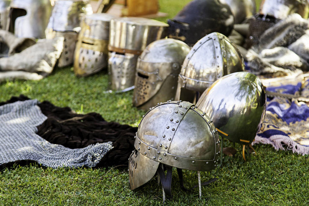 Détail de l'armure médiévale antique, reproduction des vêtements de protection pour combattre, croisades, guerre - Photo, image