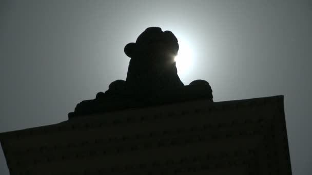 statua timelapse w słońcu - Materiał filmowy, wideo